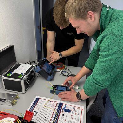 Bild vergr&ouml;&szlig;ern: Glasfaser-Grundschulung bei Opternus