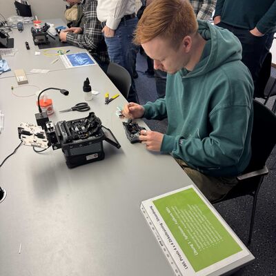 Bild vergr&ouml;&szlig;ern: Glasfaser-Grundschulung bei Opternus